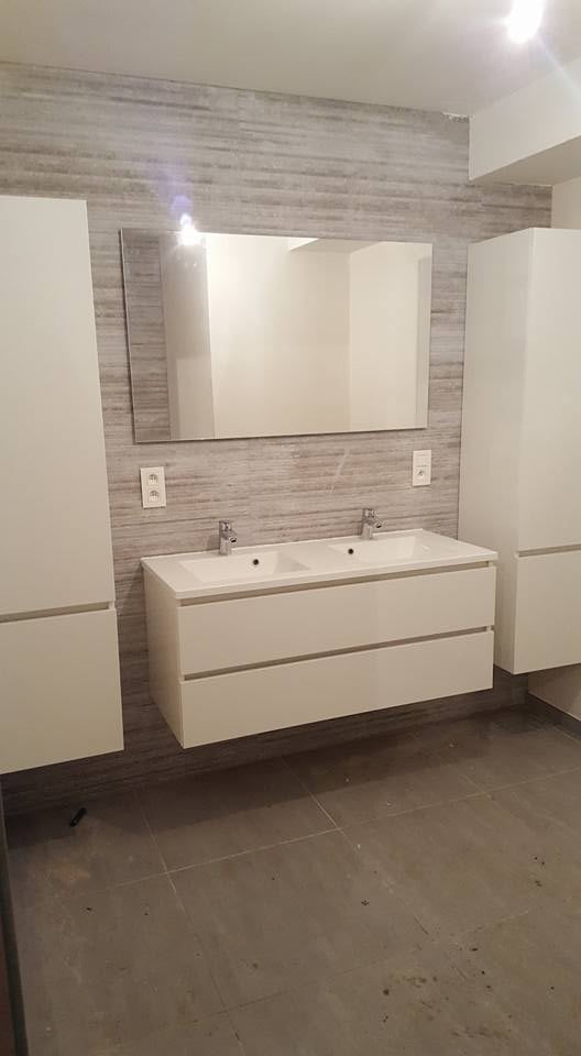 Badkamer met dubbele lavabo